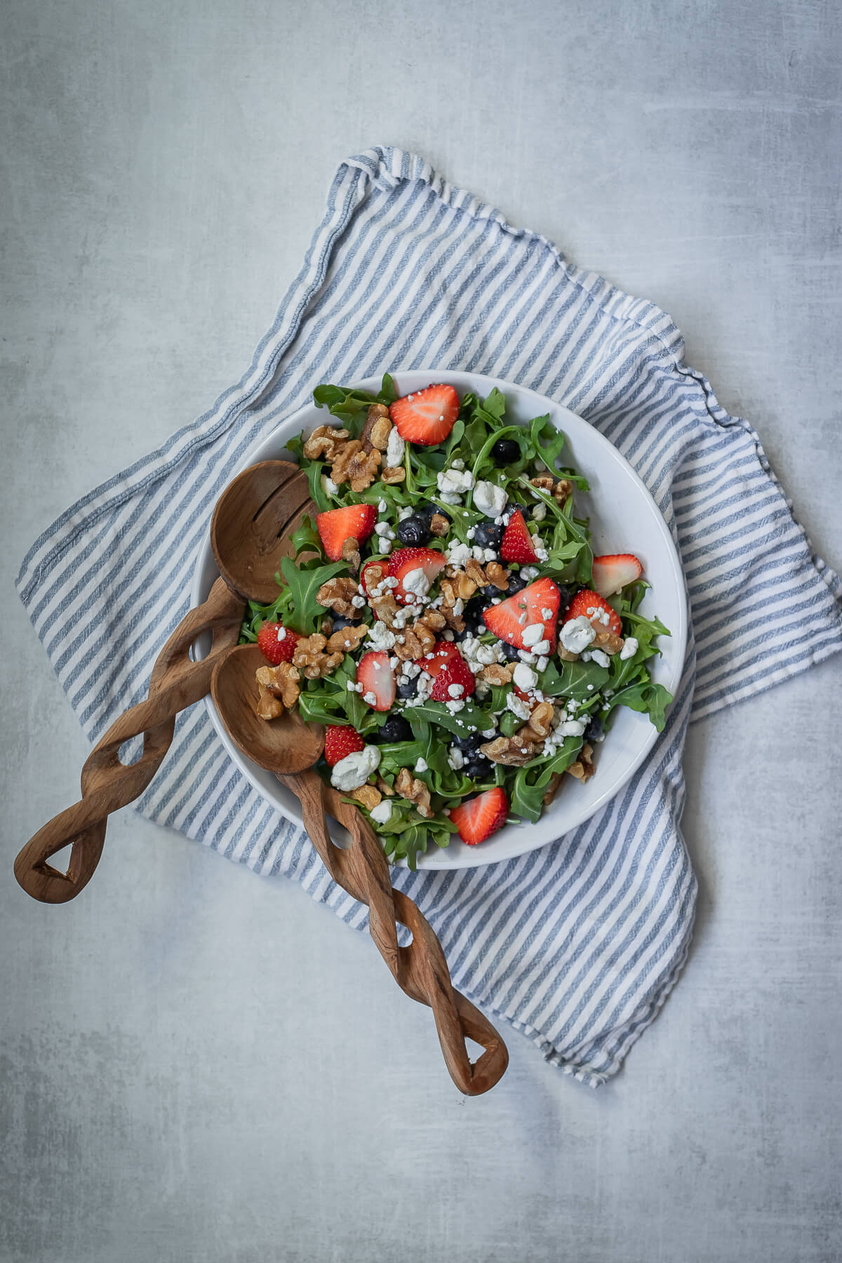 arugula berry and goat cheese salad