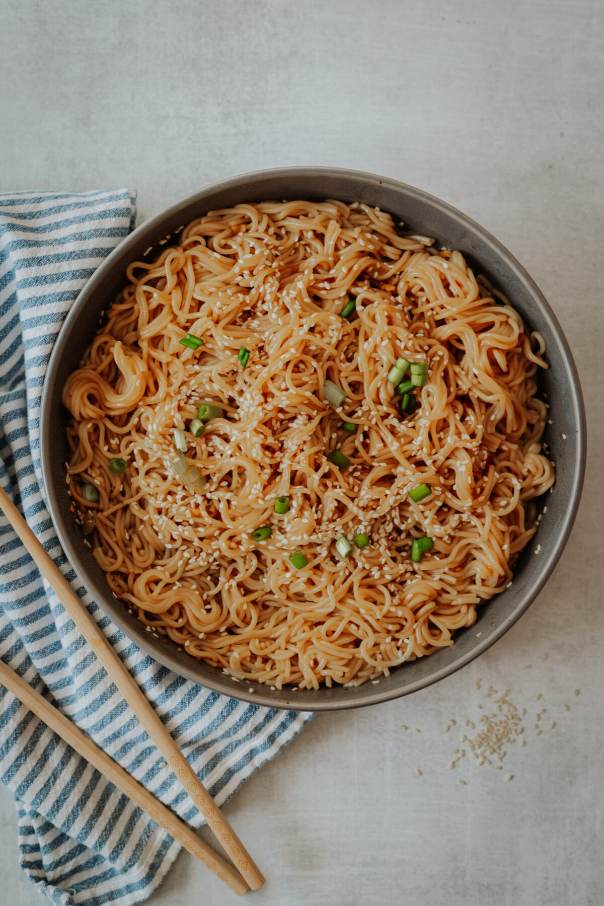 gluten free ramen noodles with scallions and sesame seeds